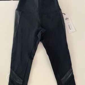 Alo High Waisted Elevate Capri Leggings